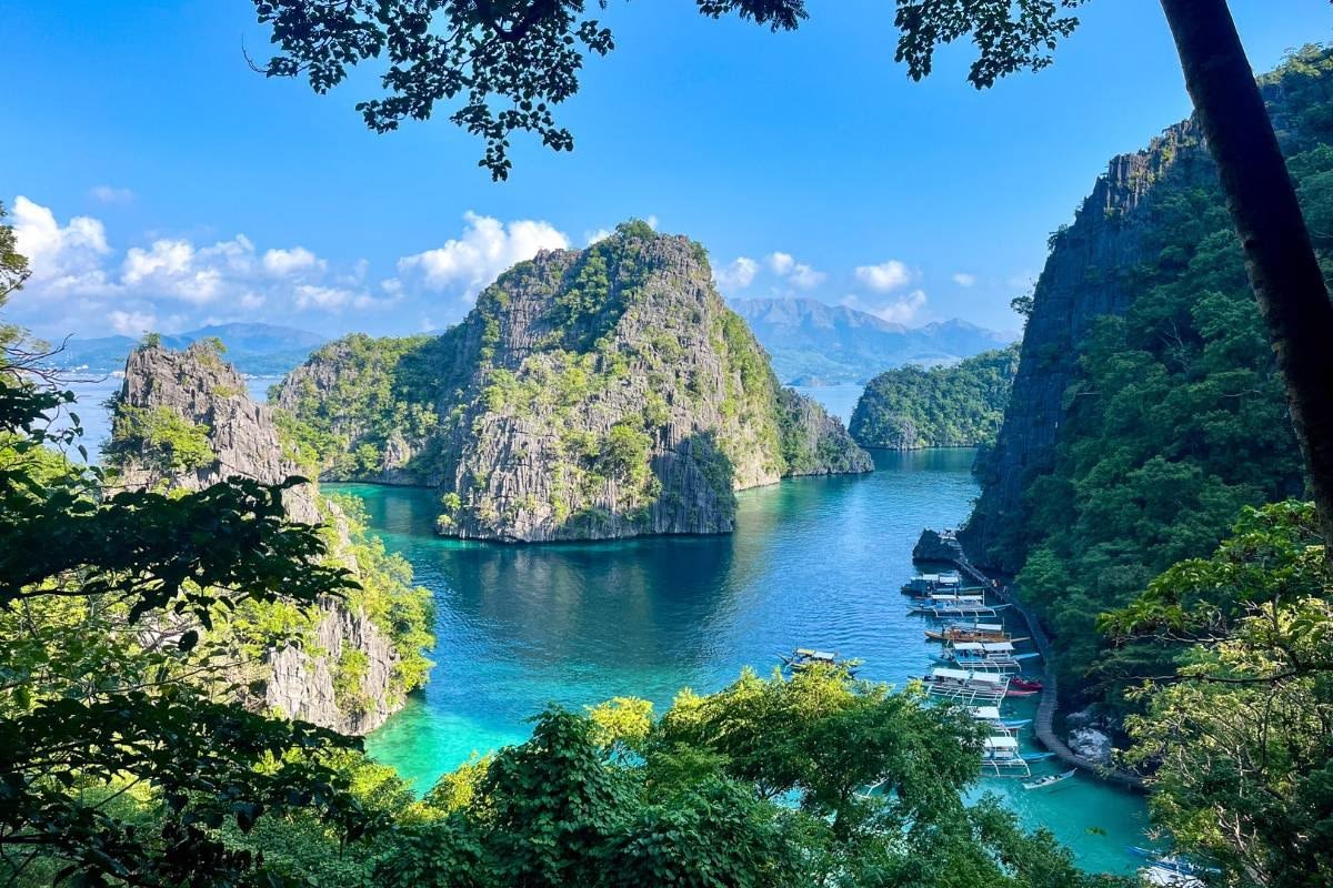 Kayangan Lake